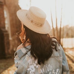 Lack of color straw hat